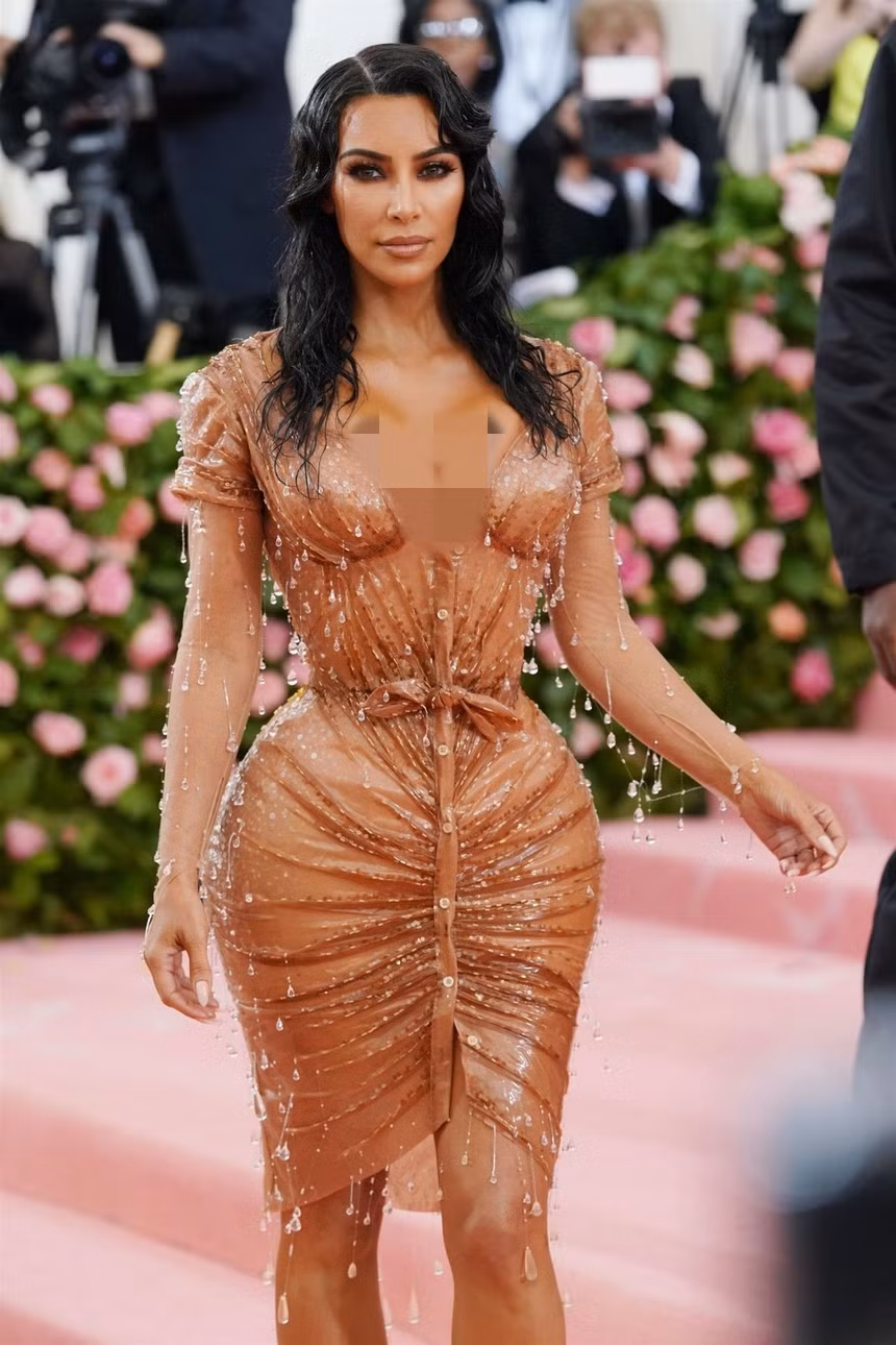 Tại Met Gala 2019, chiếc đầm "ướt sũng" của Kim Kardashian đã thu hút mọi ánh nhìn khi cô xuất hiện.