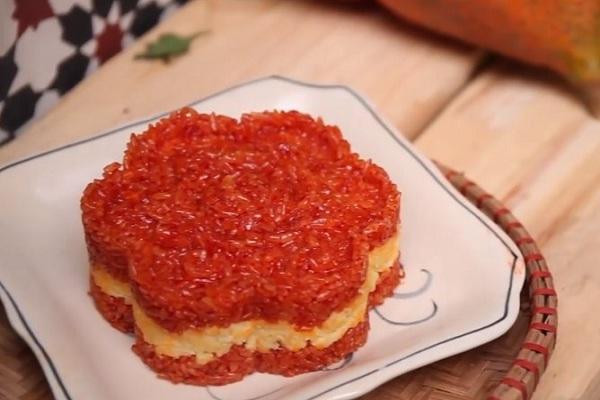 Xôi: Trong mâm cỗ chay, xôi là món không thể thiếu. Chính vì vậy, theo truyền thống, mọi người thường nấu xôi đỗ xanh hoặc xôi gấc bày trên mâm cỗ.