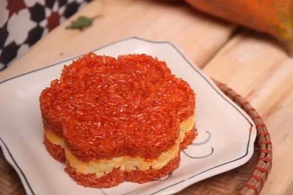 Xôi: Trong mâm cỗ chay, xôi là món không thể thiếu. Chính vì vậy, theo truyền thống, mọi người thường nấu xôi đỗ xanh hoặc xôi gấc bày trên mâm cỗ.