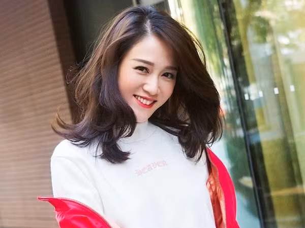 Trần Kiều An tiết lộ bí quyết dưỡng nhan của cô là: Bản thân coi trọng việc dưỡng ẩm hơn là dưỡng trắng, bởi điều này sẽ giúp da căng bóng, giảm nếp nhăn và làm chậm quá trình lão hóa. Nữ diễn viên cũng thường xuyên đắp mặt nạ và tẩy trang kỹ càng sau khi làm việc để duy trì làn da khỏe đẹp.