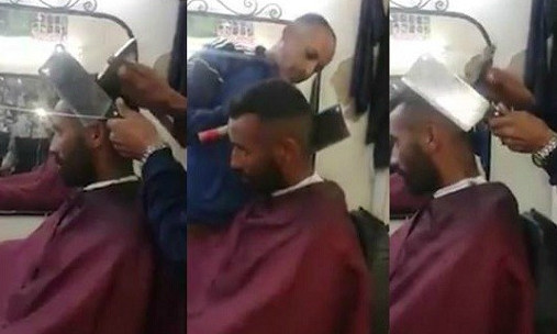 Thay vì dùng kéo như bình thường, anh ta sử dụng dao và búa để “tân trang” lại mái tóc của khách hàng khiến nhiều khách hàng yếu tim run sợ. Anh thợ dùng dao và búa cẩn thận cắt xén phần tóc thừa, và tạo kiểu nhanh chóng. Kỹ thuật mới lạ pha chút quái dị này lại khiến tên tuổi của anh được biết đến nhiều hơn. Ảnh: Internet.