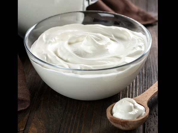 Uống men vi sinh: Probiotics là những sinh vật sống giúp hỗ trợ lợi khuẩn đường ruột và giữ cho hệ tiêu hóa khỏe mạnh. Các loại thực phẩm chứa probiotics như sữa chua, kefir và kim chi có chứa lợi khuẩn tự nhiên. Mặc dù người ta khuyên nên uống men vi sinh trước hoặc trong bữa ăn để có tác dụng tốt hơn đối với dạ dày và ruột, nhưng bạn có thể uống bất cứ lúc nào đều có tác dụng tích cực.