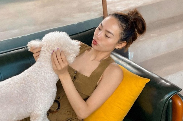 Ở tuổi 33, Minh Hằng khiến khán giả ngưỡng mộ với vóc dáng nóng bỏng, cơ thể tràn đầy sức sống chẳng khác gì những thiếu nữ tuổi đôi mươi.