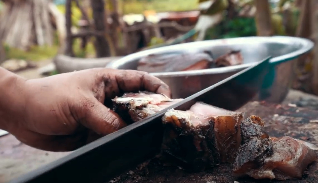 Tuy nhiên, món ăn có vẻ bề ngoài trông kinh khủng, đáng sợ này lại được người dân Philippines rất ưa chuộng. Thậm chí, theo người dân địa phương: món Etag càng để lâu lại càng ngon.