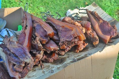 Thông thường, Etag sẽ được rửa sạch và ngâm nước một lát cho đỡ mặn trước khi chế biến. Sau đó món này được nướng để ăn với cơm hoặc để chế biến thành nhiều món khác.