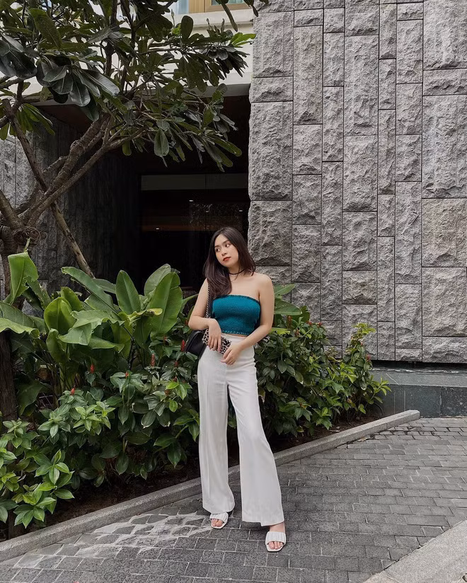 Không hổ danh tiểu thư trường con nhà giàu, "đường đua" thời trang luôn phong phú và mãn nhãn người nhìn.