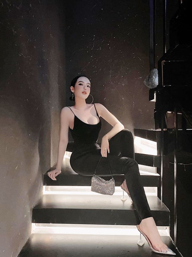 Nước da trắng không tì vết, vóc dáng thon gọn cùng thần thái sang chảnh của bà mẹ một con thực sự rất hút mắt người đối diện.