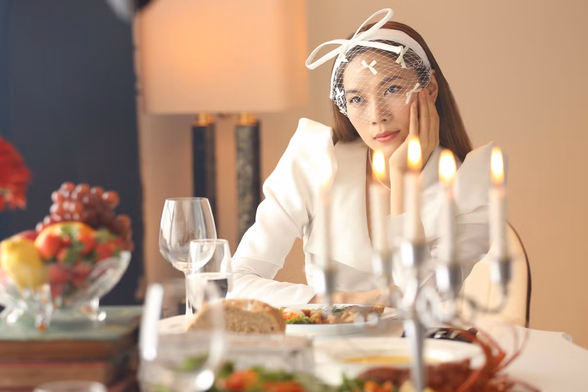 Trong MV "Anh chưa biết đâu", Mỹ Tâm gây choáng khi thay đổi tới 14 bộ phục trang với tốc độ chóng mặt.