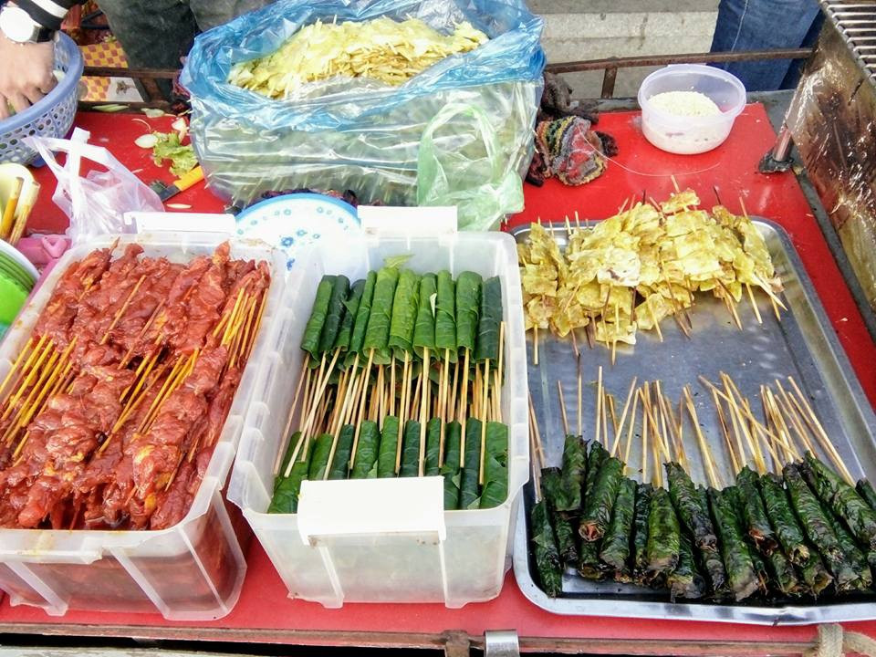 Xỏ lòi được bán ở nhiều ngóc ngách trên các con đường của Phú Yên nhưng ngon nhất có lẽ là những quán gần quảng trường 1/4.