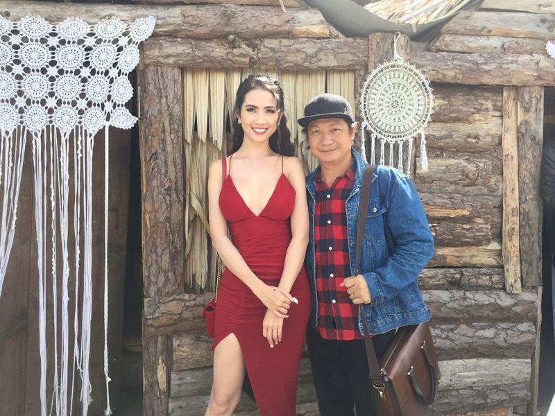 Ngoài đời, nữ diễn viên sinh năm 1990 cũng gây ấn tượng với gu thời trang gợi cảm, táo bạo.