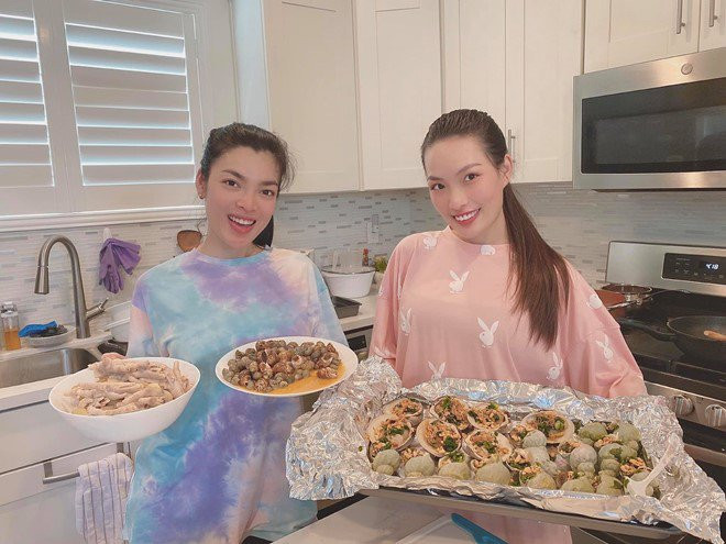 Phùng Trương Trân Đài thường xuyên khoe ảnh vào bếp trổ tài nấu các món ngon hấp dẫn.