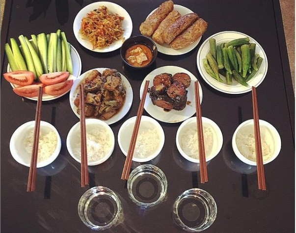 Trân Đài cũng tự tay làm mâm cơm chay cúng đầu năm với đầy đủ các món ngon miệng. Ảnh: IG, IT.