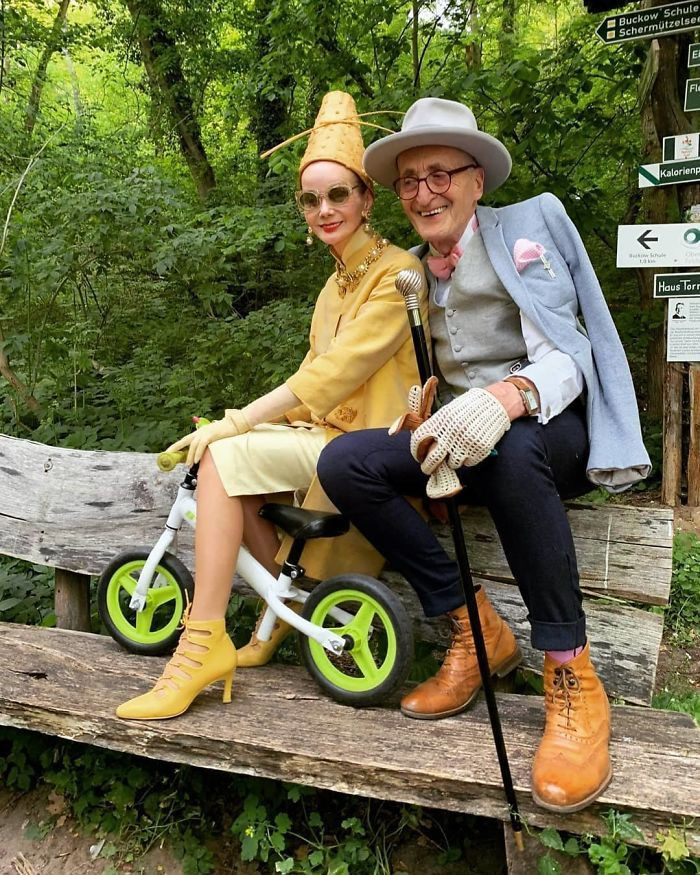 Những trang phục ông bà Britt và Günther lựa chọn thường mang phong cách sang trọng, cổ điển.