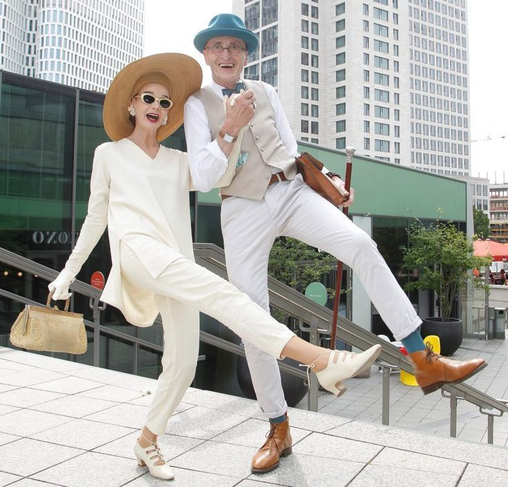 Dù tuổi đã gần 80 nhưng cặp vợ chồng người Đức Britt Kanja và Günther Krabbenhöft vẫn khiến bất cứ người trẻ nào cũng ngưỡng mộ với phong cách thời trang quý tộc trẻ trung, sành điệu.