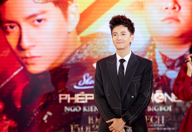 Ngo Kien Huy thue phim truong lon nhat TP.HCM lam MV