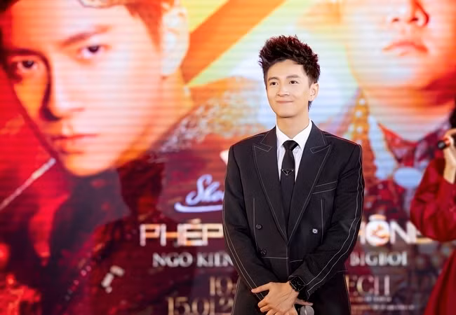 Ngo Kien Huy thue phim truong lon nhat TP.HCM lam MV