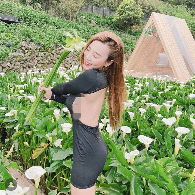 Những thiết kế khoe lưng trần trở thành xu hướng mà nhiều bạn trẻ yêu thích thời gian gần đây.