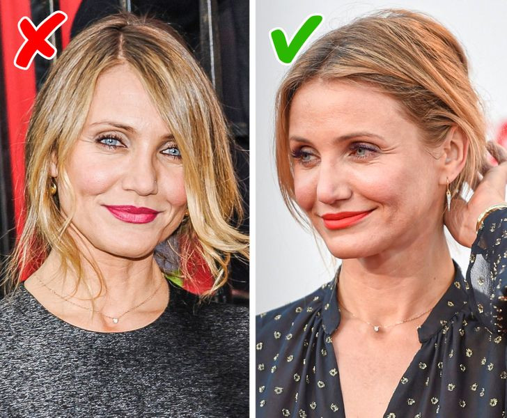 9. Chú ý đến đường viền cổ áo: Bạn có thể cố gắng che đi chiếc cổ già nua dưới lớp quần áo của mình, nhưng trên thực tế, một chiếc áo hở cổ sẽ khiến bạn trông trẻ trung và quyến rũ hơn. Hãy thử một chiếc áo len, áo khoác hoặc váy có cổ chữ V.