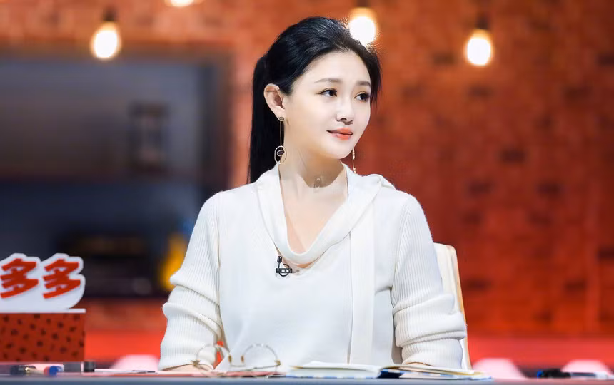 Từ Hy Viên nổi tiếng từ phim Vườn Sao Băng đến giờ đã gần 20 năm, dù đã bước sang tuổi 44 và có hai con, nhưng nữ diễn viên vẫn khiến người hâm mộ yêu mến bởi vóc dáng thon gọn và làn da trẻ trung.