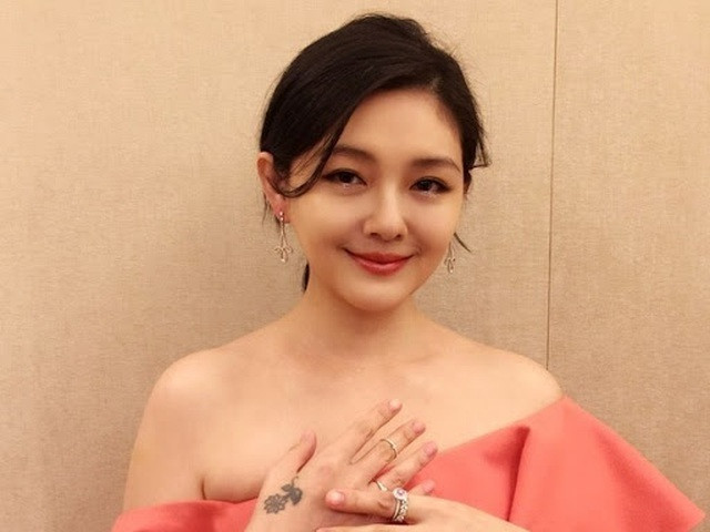 Cô cũng chia sẻ về thực đơn ăn kiêng mỗi ngày chỉ có 2 bữa: sáng và trưa. Cô giảm khoảng một nửa khẩu phần ăn so với trước đây.