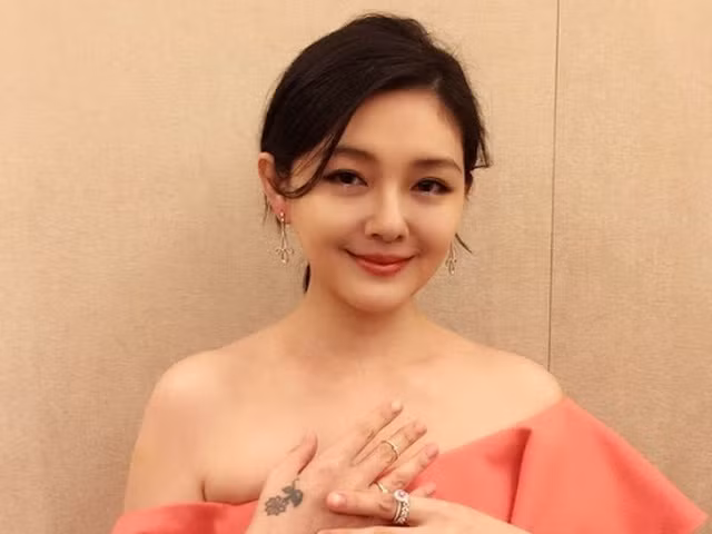 Cô cũng chia sẻ về thực đơn ăn kiêng mỗi ngày chỉ có 2 bữa: sáng và trưa. Cô giảm khoảng một nửa khẩu phần ăn so với trước đây.