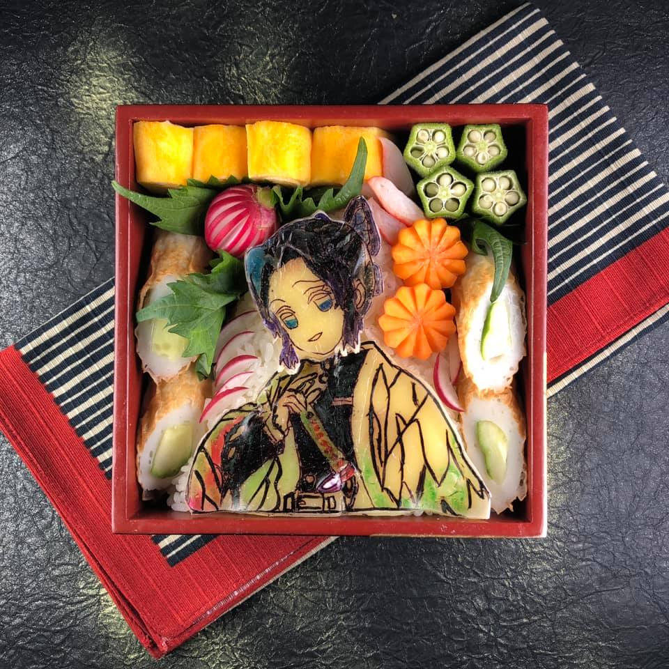 Không chỉ trang trí món ăn đẹp mắt, chị còn tạo hình các nhân vật trên hộp cơm cực chân thực.