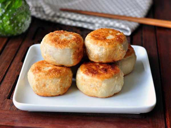 Người xưa tương truyền rằng, đầu bếp ngẫu nhiên làm món bánh này cho Từ Hi Thái Hậu ăn, sau khi dùng xong, bà cảm thấy rất ngon nên đã hỏi tên món ăn là gì.