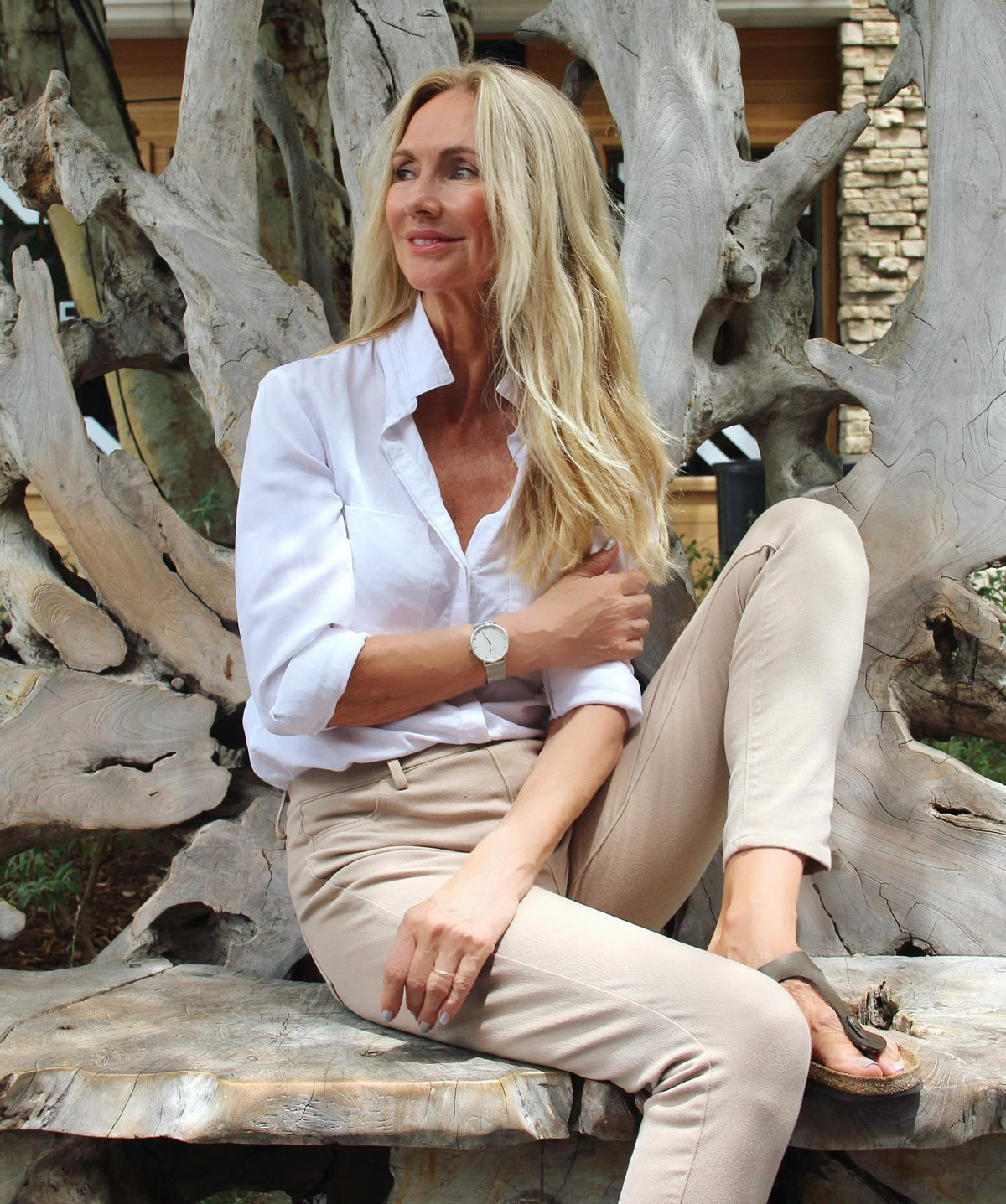 Bà Angela không ăn bất kỳ loại thịt nào trong 38 năm qua ngoài việc ăn cá và sushi. Trong mỗi bữa ăn, bá luôn cố ăn càng nhiều càng tốt thực phẩm hữu cơ và chia thành nhiều bữa ăn nhỏ trong ngày. Theo bà, việc này sẽ giúp cơ thể tiêu hóa dễ dàng hơn.