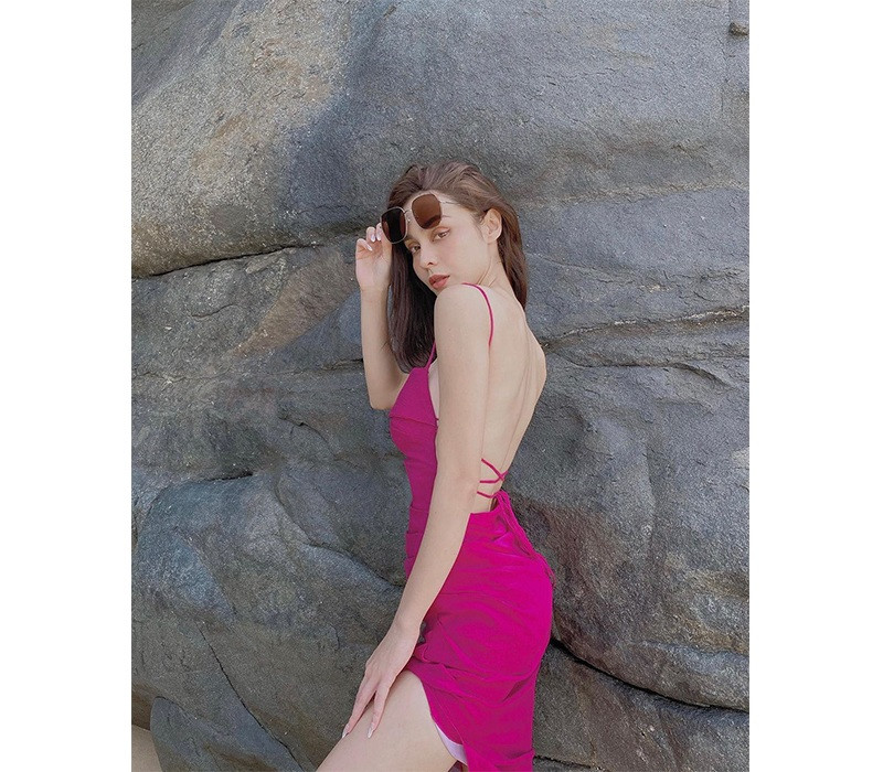 Sở hữu gương mặt đẹp, đôi mắt to tròn hút hồn cùng chiều cao vượt trội 1m76, ca sĩ Mlee là cái tên khá nổi bật trong giới thời trang.