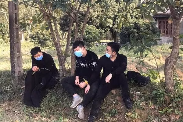 Mot nguoi dan ong bo tron khoi khu cach ly o Quang Tri