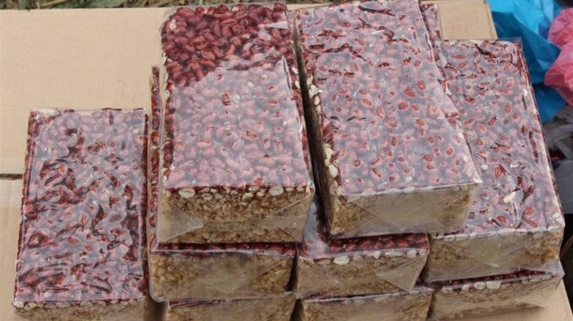 Ngày Tết truyền thống, cùng với bánh chưng, bánh khảo thì không thể thiếu vài phong bánh Khẩu Sli trên bàn thời tổ tiên của người Tày ở Cao Bằng.