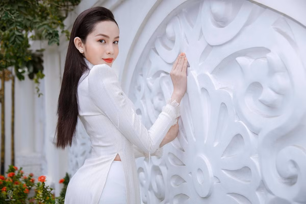 Sau đó, bạn nhẹ nhàng thở ra trong vòng 2 giây để cảm nhận bụng xẹp lại từ từ. Lặp lại nhiều lần giúp vùng bụng co thắt theo nhịp thở chính là cách mang lại vòng eo săn chắc.