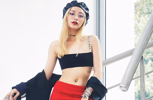 Ở tuổi 21, Calista được nhiều nhà mốt mời hợp tác nhờ vào danh tiếng của mình.