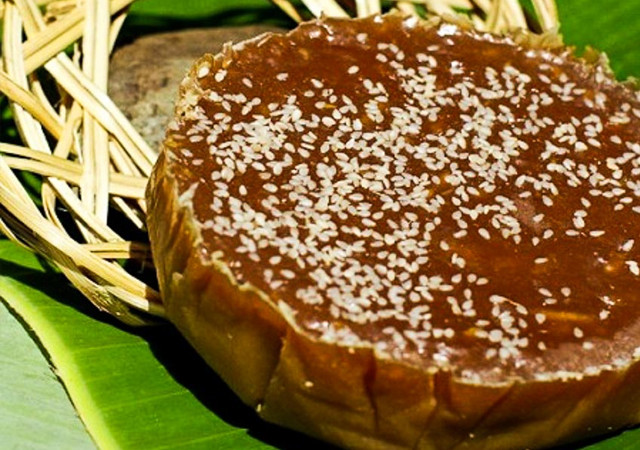 Bánh tổ: Với người dân xứ Quảng Nam, bánh tổ là loại bánh ngày Tết. Nguồn gốc bán có nhiều giả thuyết. Có người cho rằng, ban đầu chiếc bánh có tên gọi là "lùng kú" do những người Hoa gốc tạo ra. Nguyên liệu chính làm nên bánh gồm có nếp, đường, hạt mè và gừng.