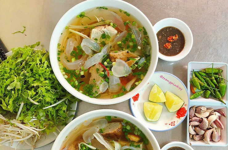 View - Xử lý du khách đứng giữa đường chụp ảnh đu trend Đại Lý | Báo Tri thức và Cuộc sống - TIN TỨC PHỔ BIẾN KIẾN THỨC 24H