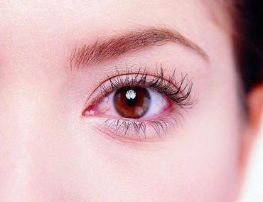 Đây là bệnh phổ biến nhất về mắt và có khả năng lây lan rất cao, đặc biệt là ở trẻ nhỏ.