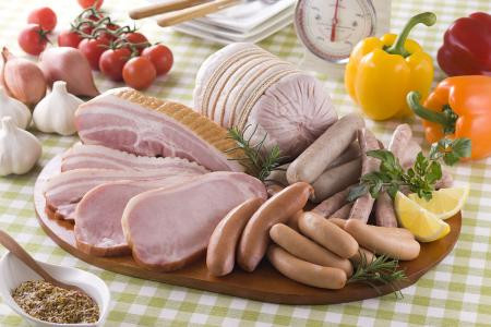 Thường xuyên ăn thực phẩm chế biến sẵn sẽ khiến gan phải làm việc quá tải, điều này ảnh hưởng trực tiếp đến chức năng thải độc của gan.