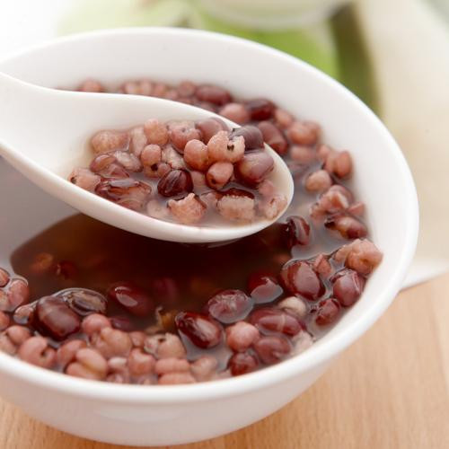 Đậu đỏ còn giúp giảm cảm giác mệt mỏi, khử độc cho da và các cơ quan trong cơ thể.