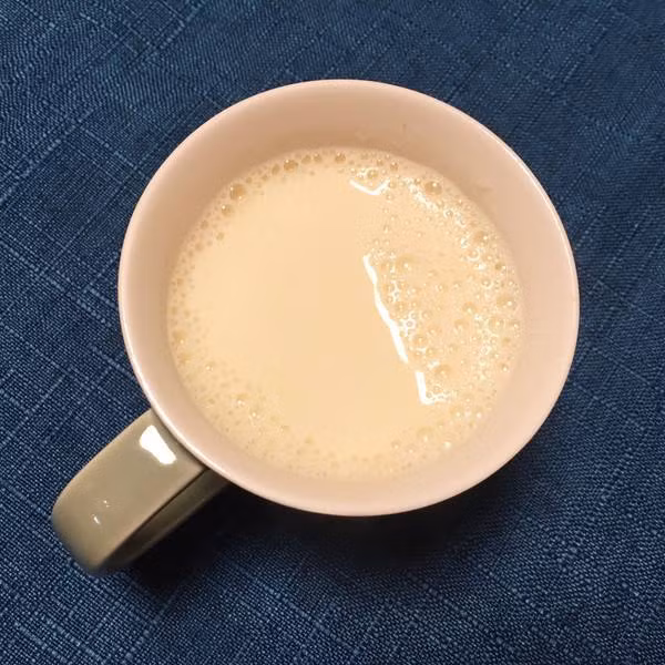 Tại thời điểm này protease có trong đậu nành sẽ sẽ ức chế các chất dinh dưỡng, ảnh hưởng đến sự hấp thụ của protein sau này của cơ thể. Tuy nhiên chỉ cần cho một chút dầu ăn, bạn sẽ đánh bay được lớp bọt này và sữa đậu nành sẽ đủ độ sôi thật sự.