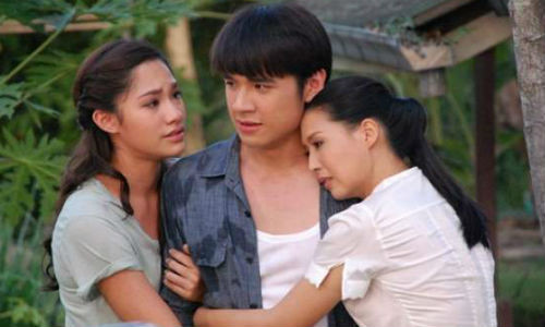 Anh ấy không yêu tôi, không bỏ tôi và không quên được mối tình anh cặp thời gian đang yêu tôi.