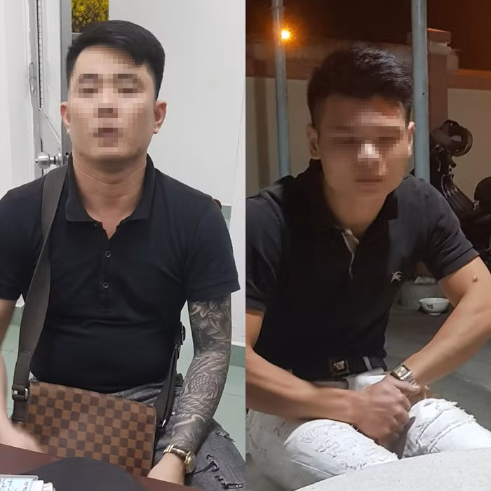 Sơn và Khánh tại cơ quan công an.