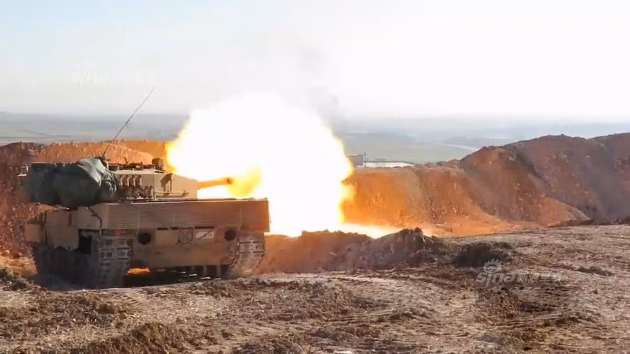 Xe tăng Leopard nã pháo tấn công mục tiêu phiến quân IS tại Syria. Nguồn ảnh: Sina