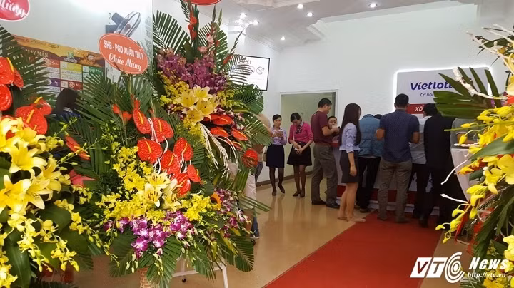 Mot khach hang Ha Noi chi 40 trieu dong mua ve so Vietlott-Hinh-6