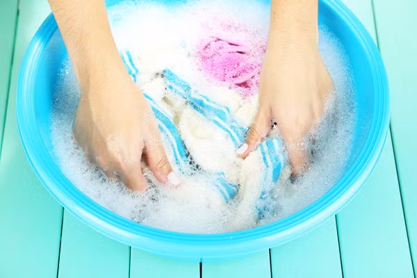 Mac sai lam nay khi giat quan ao ca nha bi ung thu