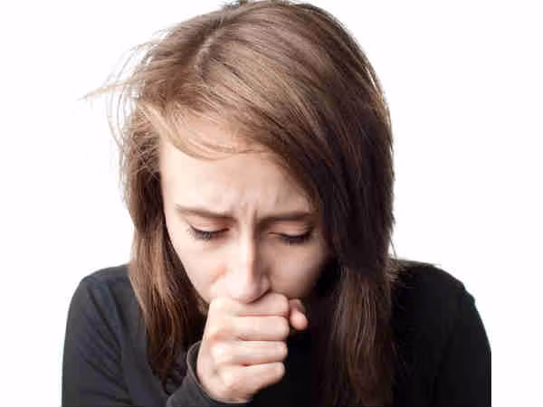 Ho không rõ nguyên nhân. Nếu bạn cũng thấy khó thở, nhịp tim nhanh, hay đau ở ngực, đó có thể là do nghẽn động mạch phổi. Cơn ho này sẽ thuộc kiểu ho khan nhưng đôi khi, bệnh nhân có thể ho ra đờm và/hoặc máu. Nếu có nghi ngờ, lập tức gọi điện thoại cho bác sĩ hoặc nhanh chóng tới ngay trung tâm y tế gần nhất.