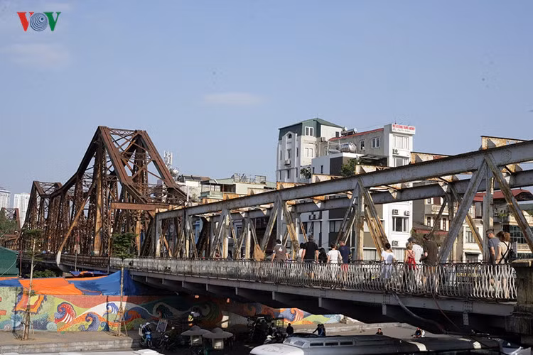 Cầu Long Biên – di tích lịch sử gắn liền với những cuộc chiến tranh của quân dân Thủ đô, chiều 9/10/1954, chứng kiến những tên lính lê dương cuối cùng rút khỏi Hà Nội.