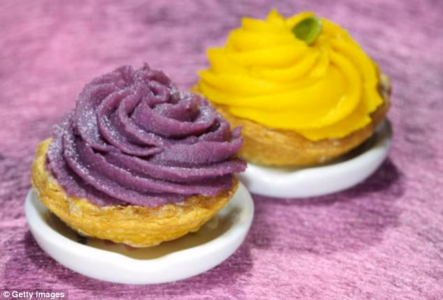 Khoai lang tím. Khoai lang tím chứa rất nhiều beta carotene, canxi, magie, vitamin B1, C… Đặc biệt loại khoai này còn giàu anthocyanins. Nó có tác dụng chống oxy hóa, làm chậm quá trình già nua của cơ thể, ngăn ngừa nếp nhăn và chứng nhức mỏi mắt.