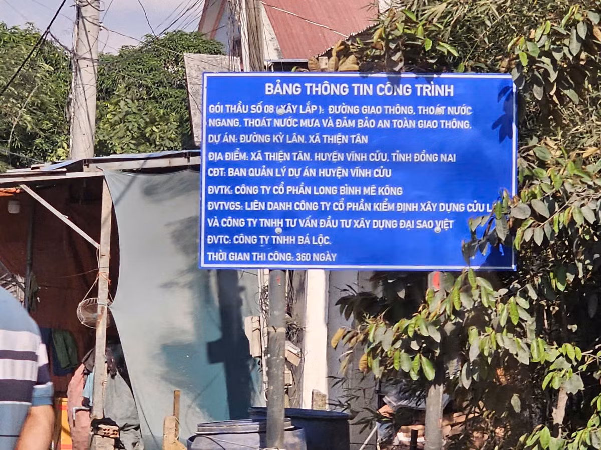 Bảng thông tin công trình (ảnh ghi nhận ngày 11/9). Ảnh HĐ