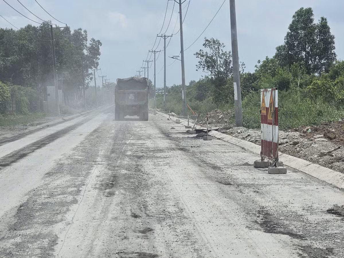 Lưu lượng xe quá lớn. Ảnh HĐ