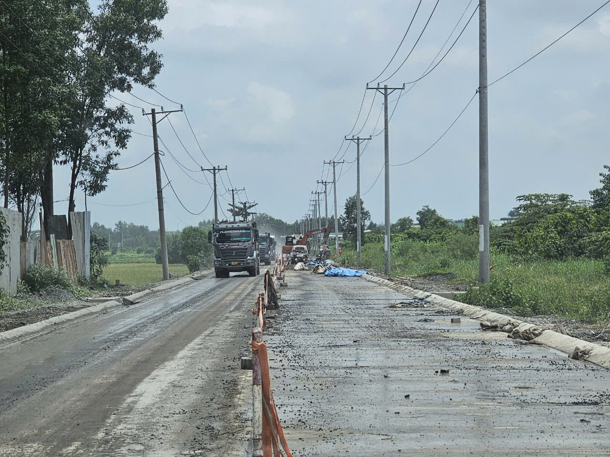 Dự án vẫn đang trong thời gian thi công nhưng rất khó để nhìn thấy, nhà thầu làm việc (ảnh ghi nhận ngày 11/9). Ảnh HĐ